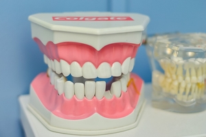 Разгледайте Dental Implants 28